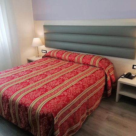 Hotel Kristall Сан-Дона-ди-Пьяве Экстерьер фото