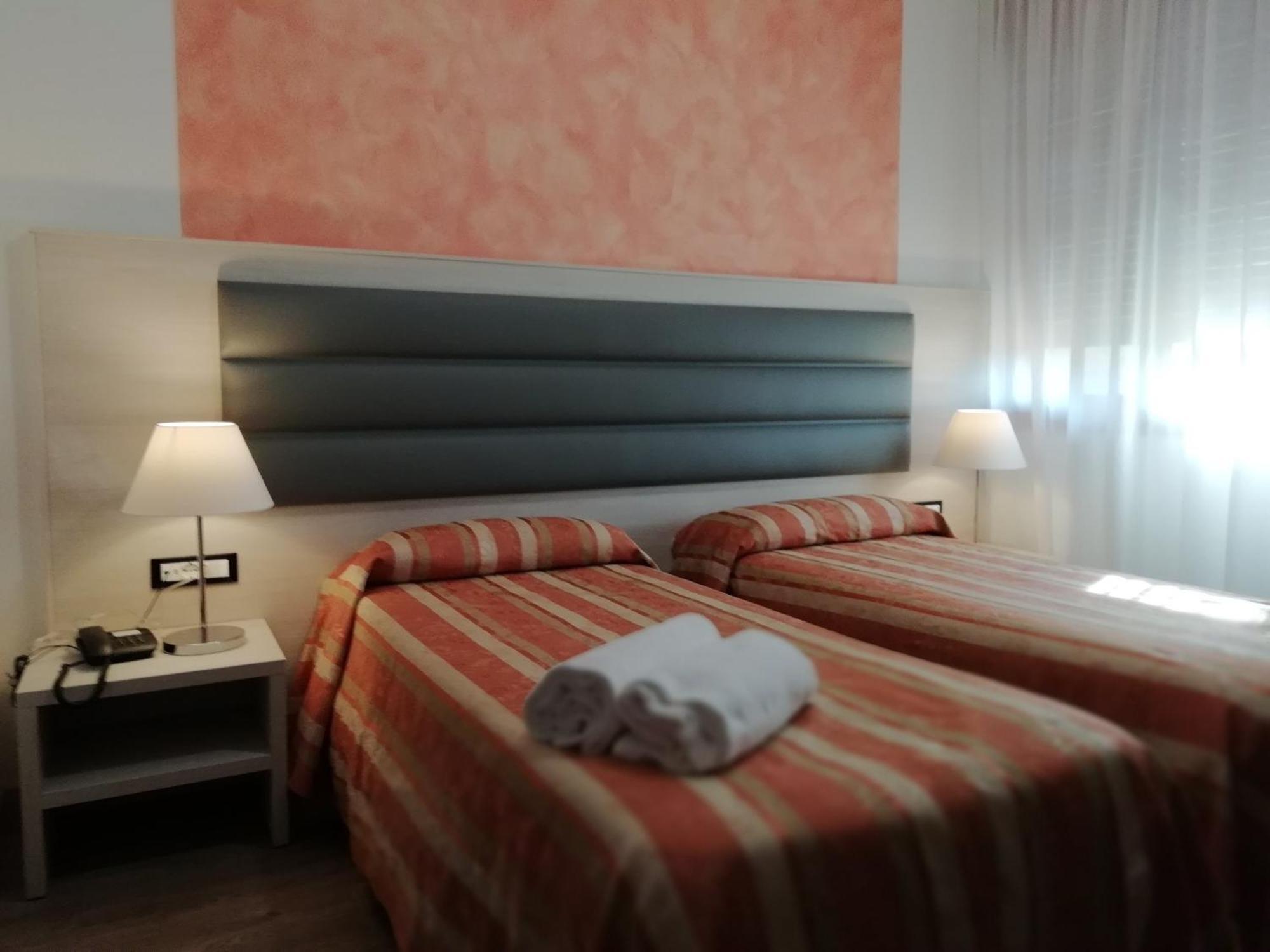 Hotel Kristall Сан-Дона-ди-Пьяве Экстерьер фото