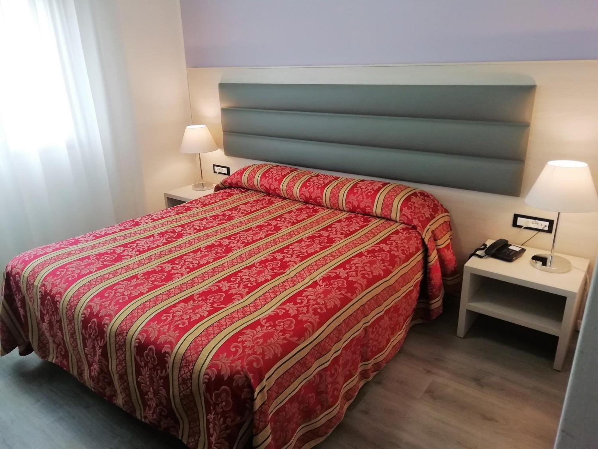 Hotel Kristall Сан-Дона-ди-Пьяве Экстерьер фото