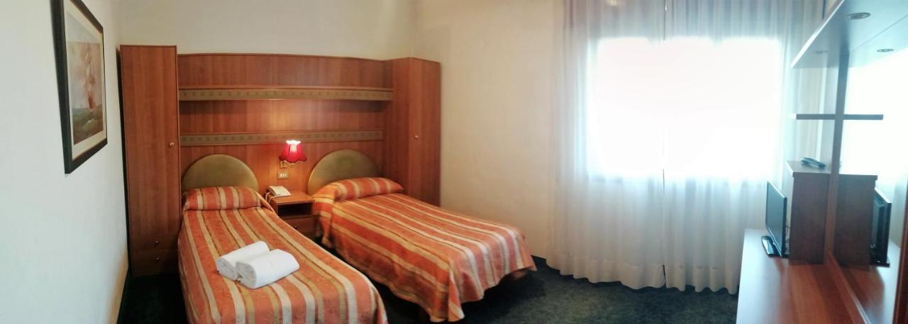 Hotel Kristall Сан-Дона-ди-Пьяве Экстерьер фото