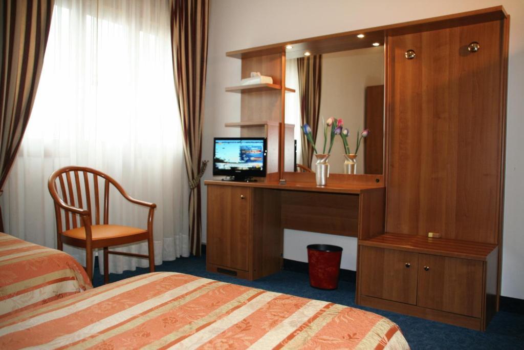 Hotel Kristall Сан-Дона-ди-Пьяве Номер фото
